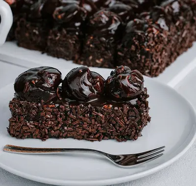  Bitter Çikolatalı Profiterollü Mono Pasta 